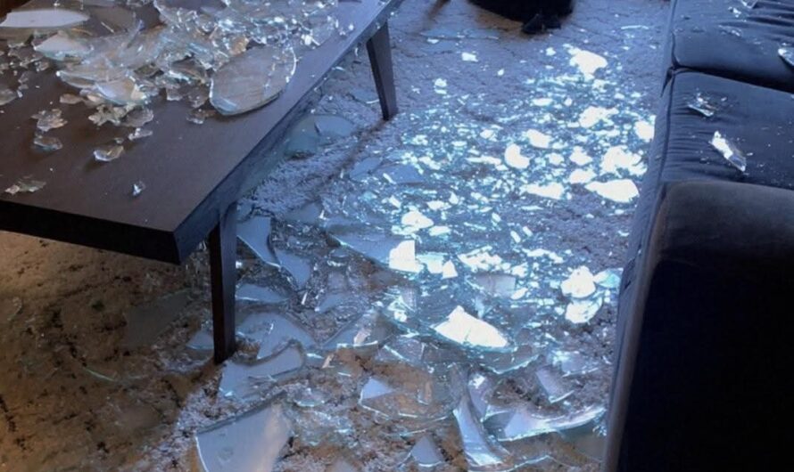 My Stepmom Smashed My Late Mom’s Treasured Crystal Set to Pieces – She Had No Idea She Was the One Being Tricked