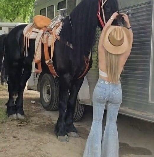 My husband received this photo from me, then immediately wants a divorce – Can you recognize what is wrong with the picture she sent?