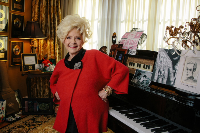 Only 13 years old, she scored a hit known by everyone and remained devoted to her husband for six decades. Do you know who she is?